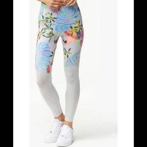 Worn ONCE. Nike Floral-Print Tights (Size Small)